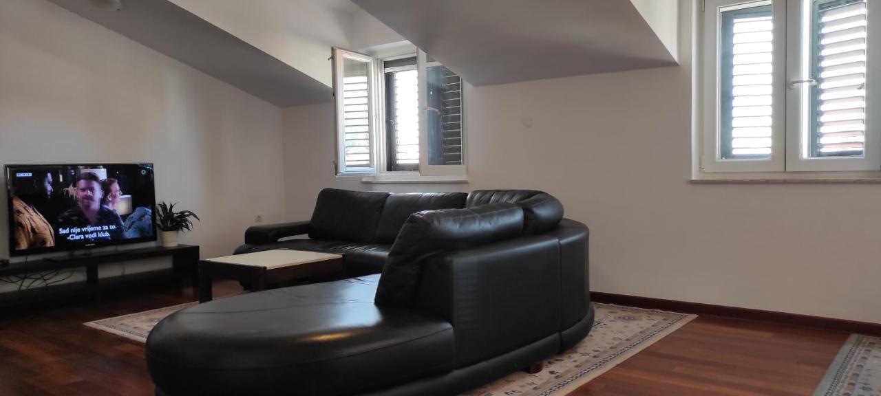 Luxury City Centre Apartment With Stunning View أوميس المظهر الخارجي الصورة