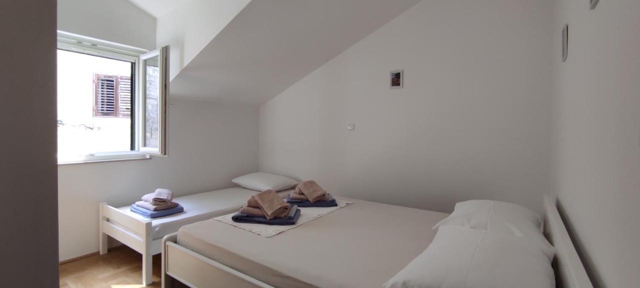 Luxury City Centre Apartment With Stunning View أوميس المظهر الخارجي الصورة