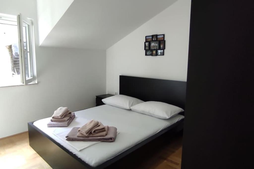 Luxury City Centre Apartment With Stunning View أوميس المظهر الخارجي الصورة