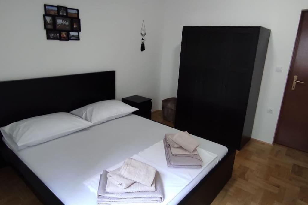 Luxury City Centre Apartment With Stunning View أوميس المظهر الخارجي الصورة