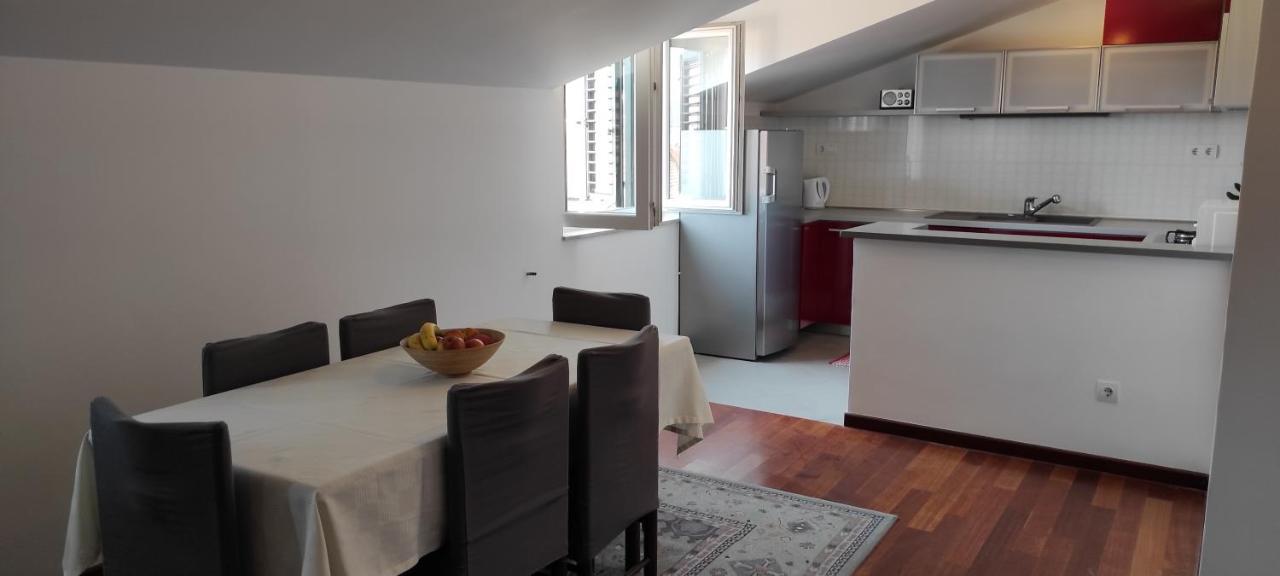 Luxury City Centre Apartment With Stunning View أوميس المظهر الخارجي الصورة