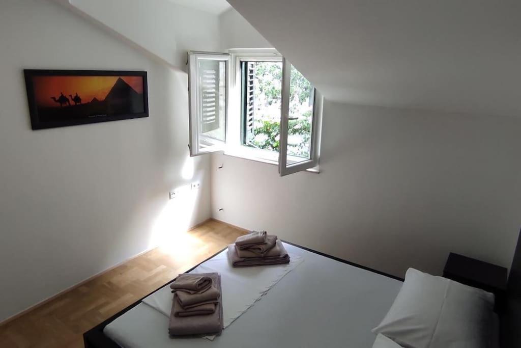 Luxury City Centre Apartment With Stunning View أوميس المظهر الخارجي الصورة