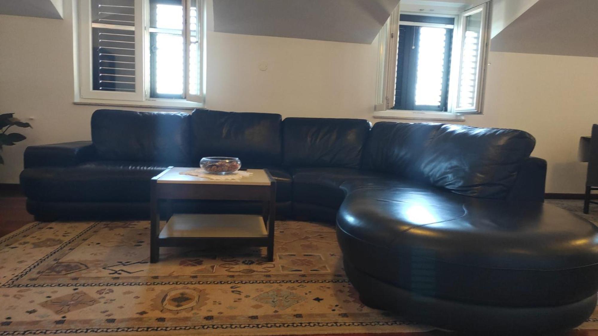 Luxury City Centre Apartment With Stunning View أوميس المظهر الخارجي الصورة
