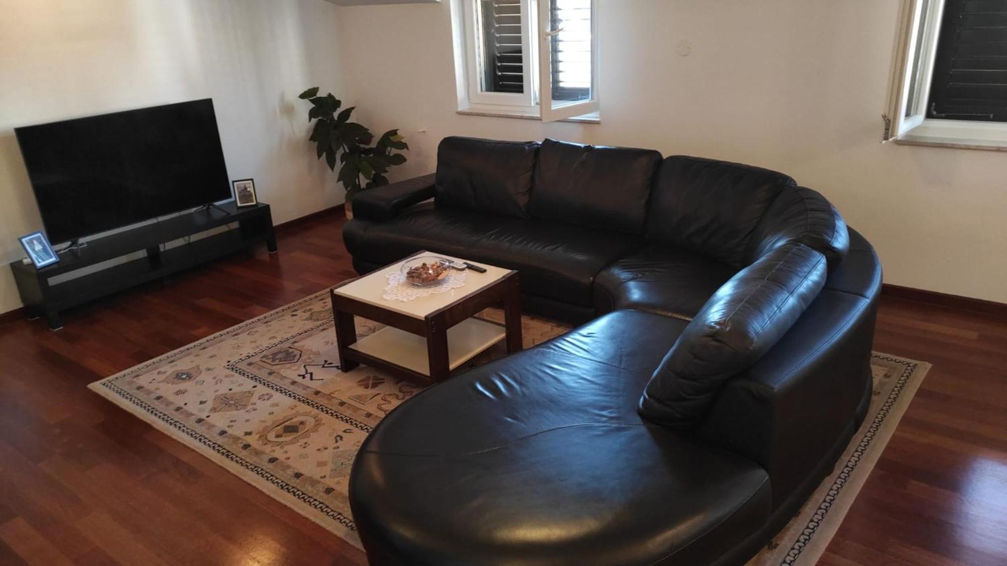 Luxury City Centre Apartment With Stunning View أوميس المظهر الخارجي الصورة