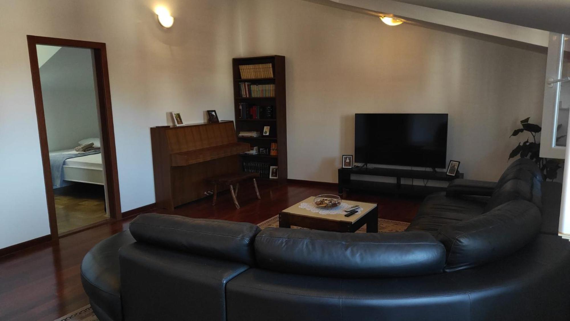Luxury City Centre Apartment With Stunning View أوميس المظهر الخارجي الصورة