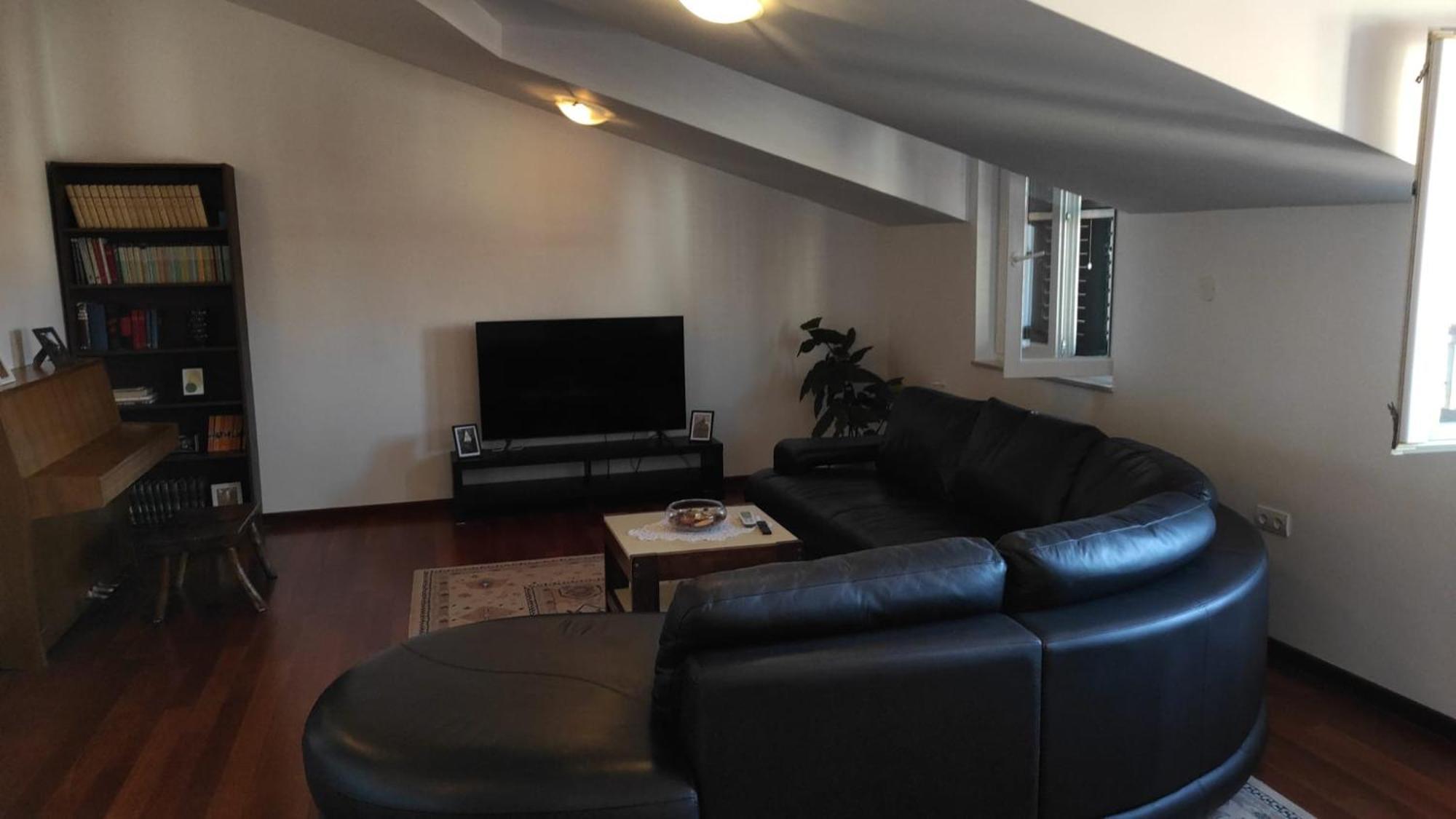 Luxury City Centre Apartment With Stunning View أوميس المظهر الخارجي الصورة